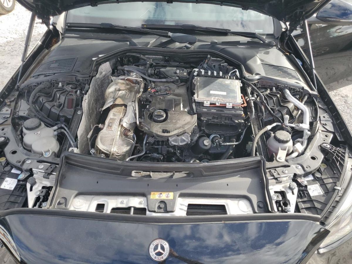 Mercedes-Benz C 300 2024 — photo 2