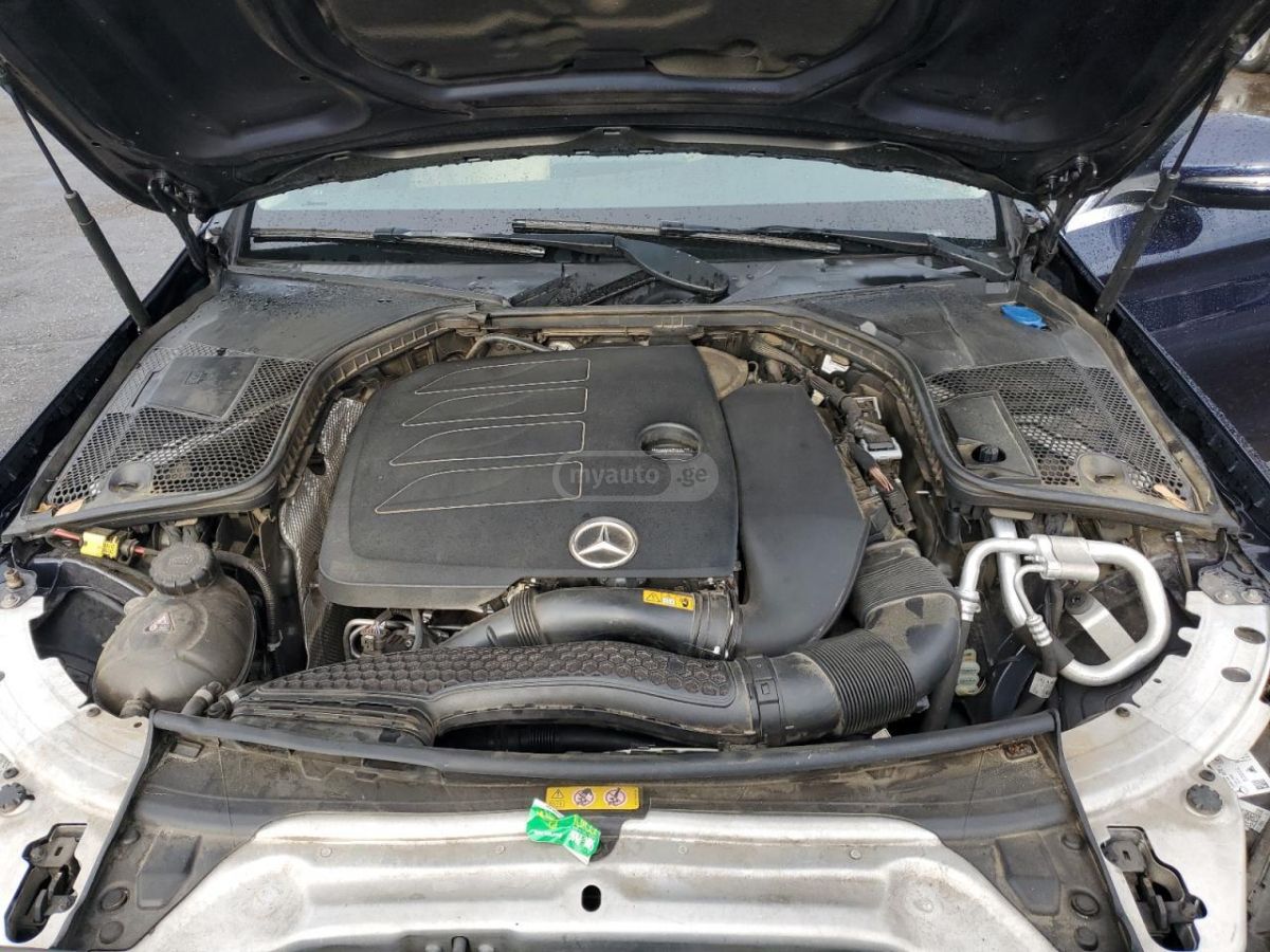 Mercedes-Benz C 300 2019 — photo 2