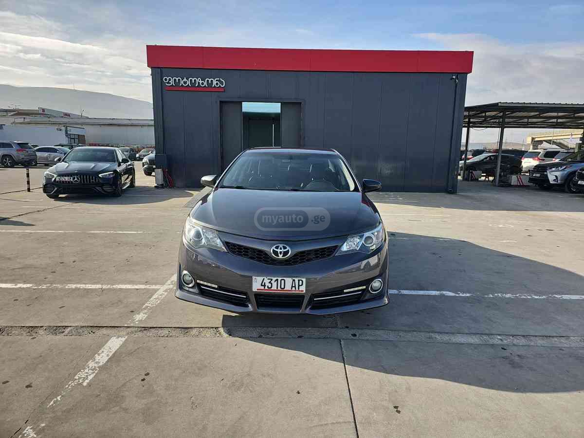Toyota Camry 2014 — photo 2