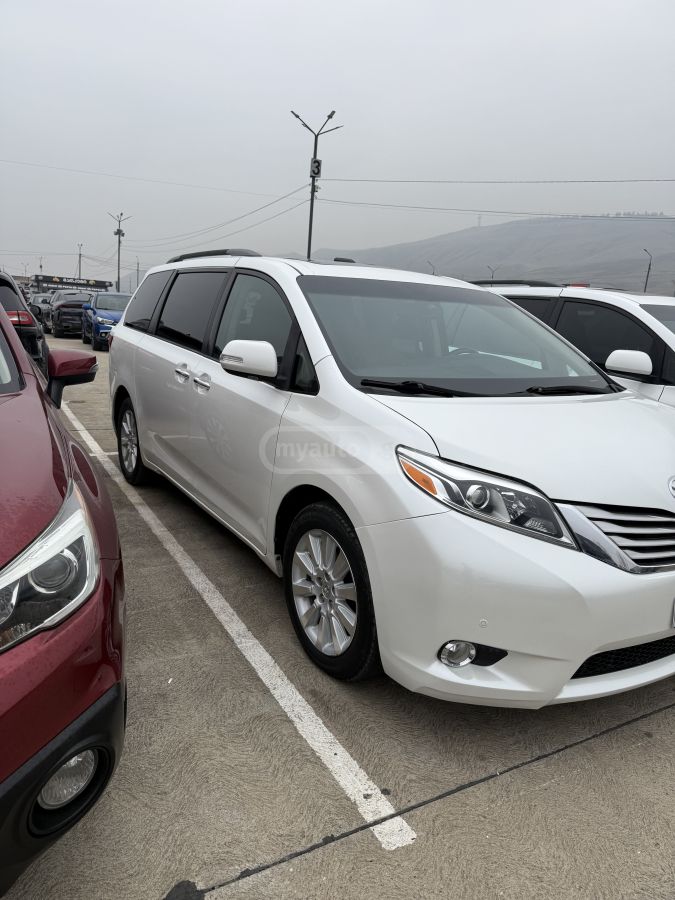 Toyota Sienna 2014 — photo 2