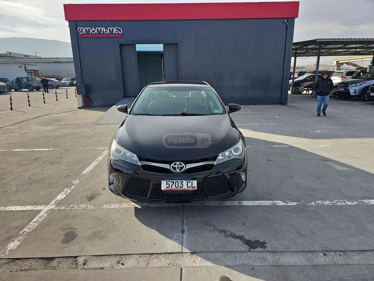 Toyota Camry 2016 — photo 2