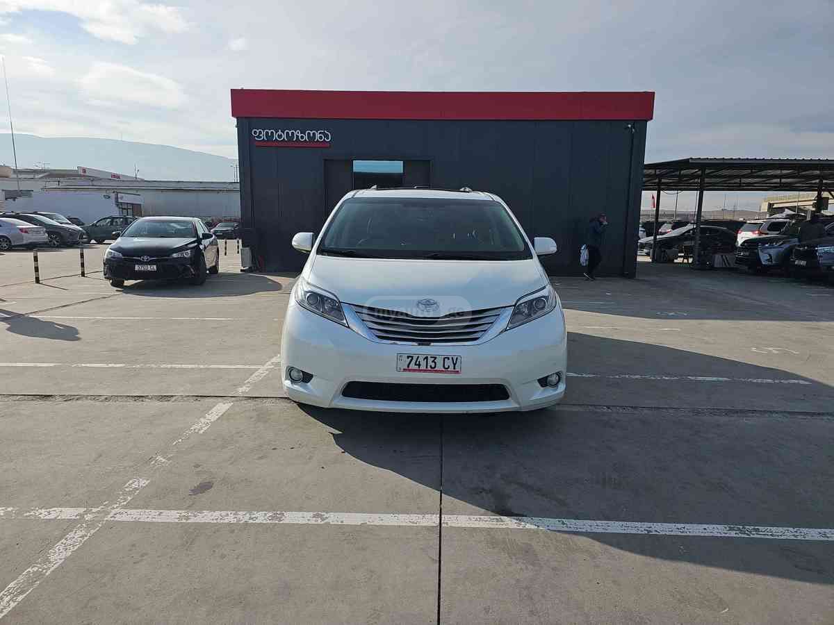 Toyota Sienna 2015 — photo 2