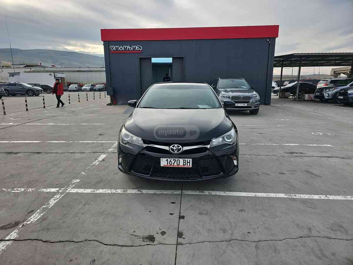 Toyota Camry 2015 — photo 2