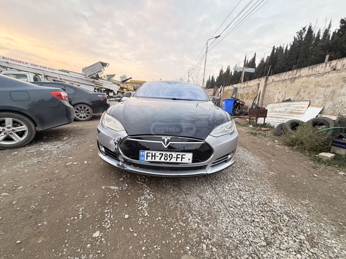 Tesla Model S 2015 — photo 2