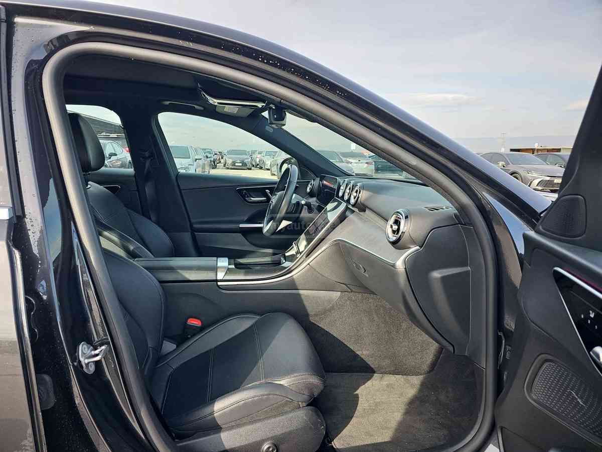 Mercedes-Benz C 300 2022 — photo 2