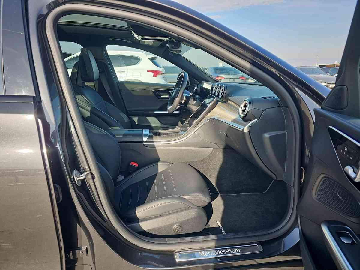 Mercedes-Benz C 300 2023 — photo 2