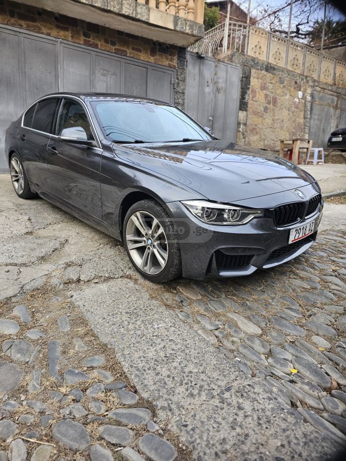 BMW 330 2017 — photo 2
