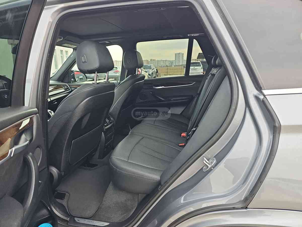 BMW X5 2018 — photo 2