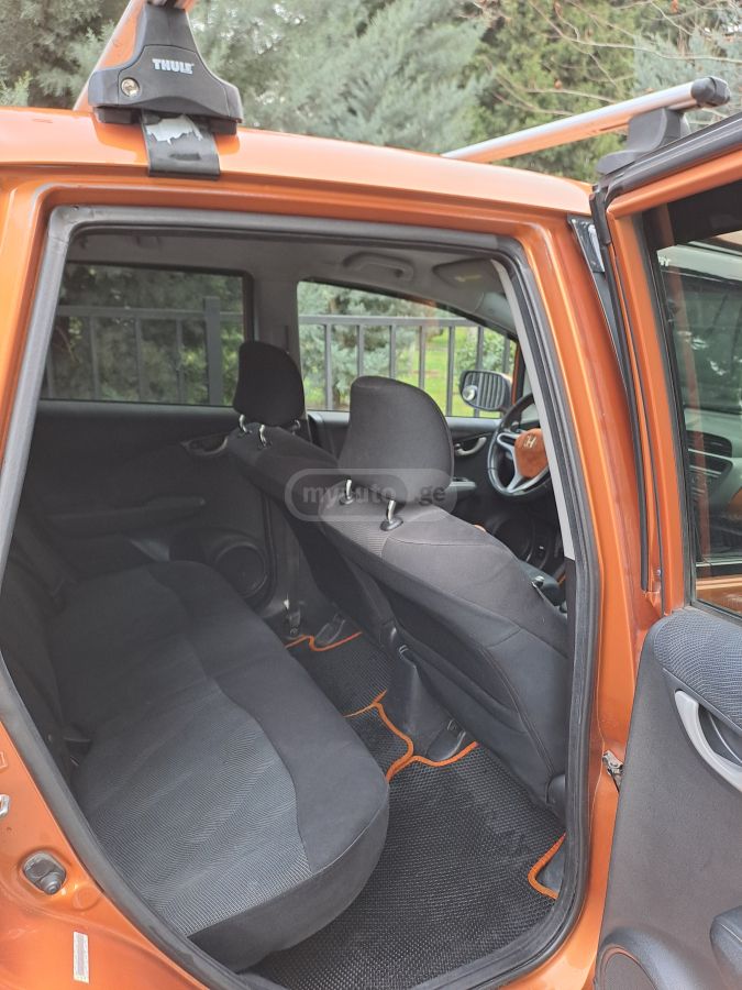 Honda FIT 2010 — photo 2