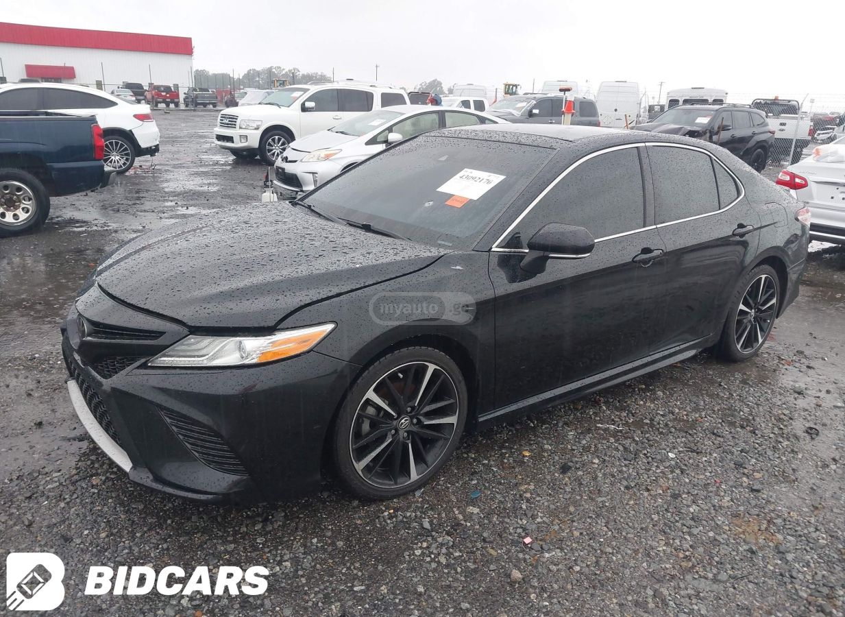 Toyota Camry 2020 — photo 2