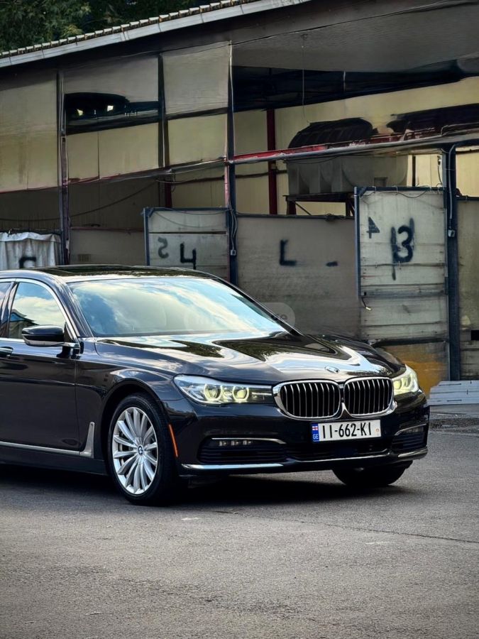 BMW 740 2016 — photo 2