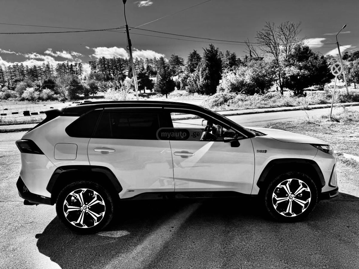 Toyota RAV4 2023 — photo 2