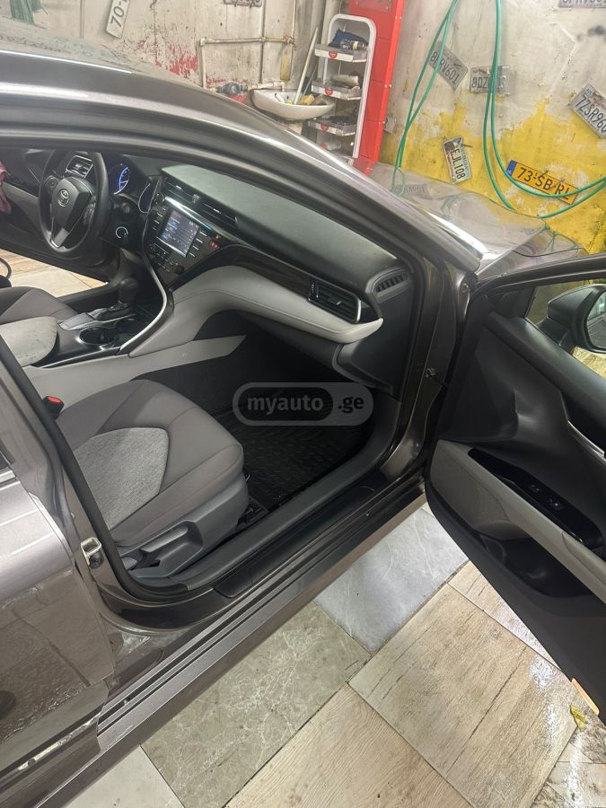 Toyota Camry 2019 — photo 2