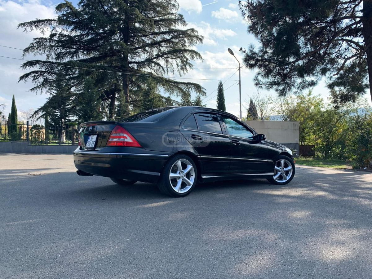 Mercedes-Benz C 230