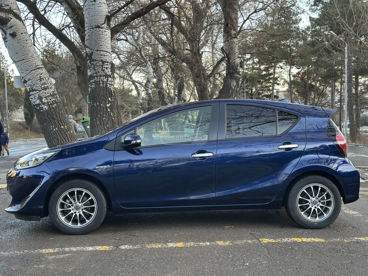 Toyota Aqua 2018 — photo 2