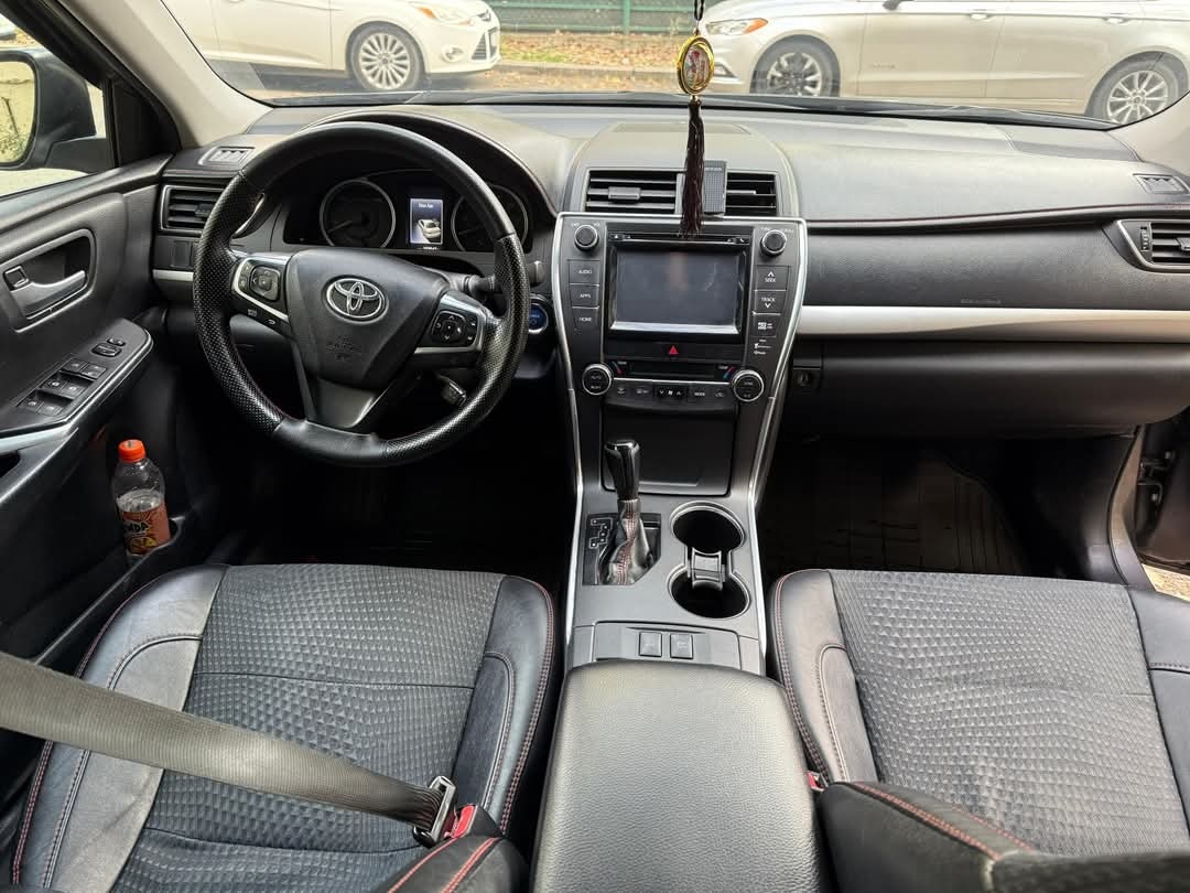 Toyota Camry 2016 — photo 2