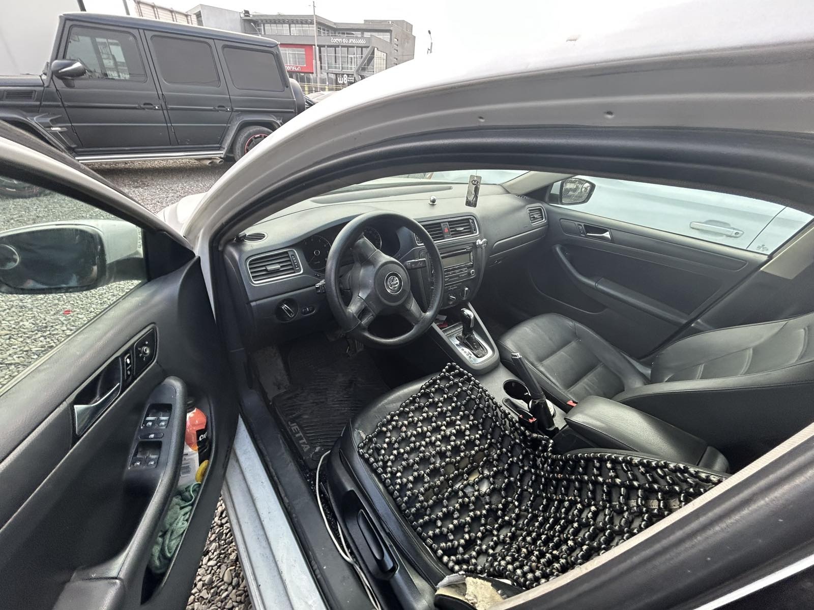 Volkswagen Jetta 2010 — photo 2