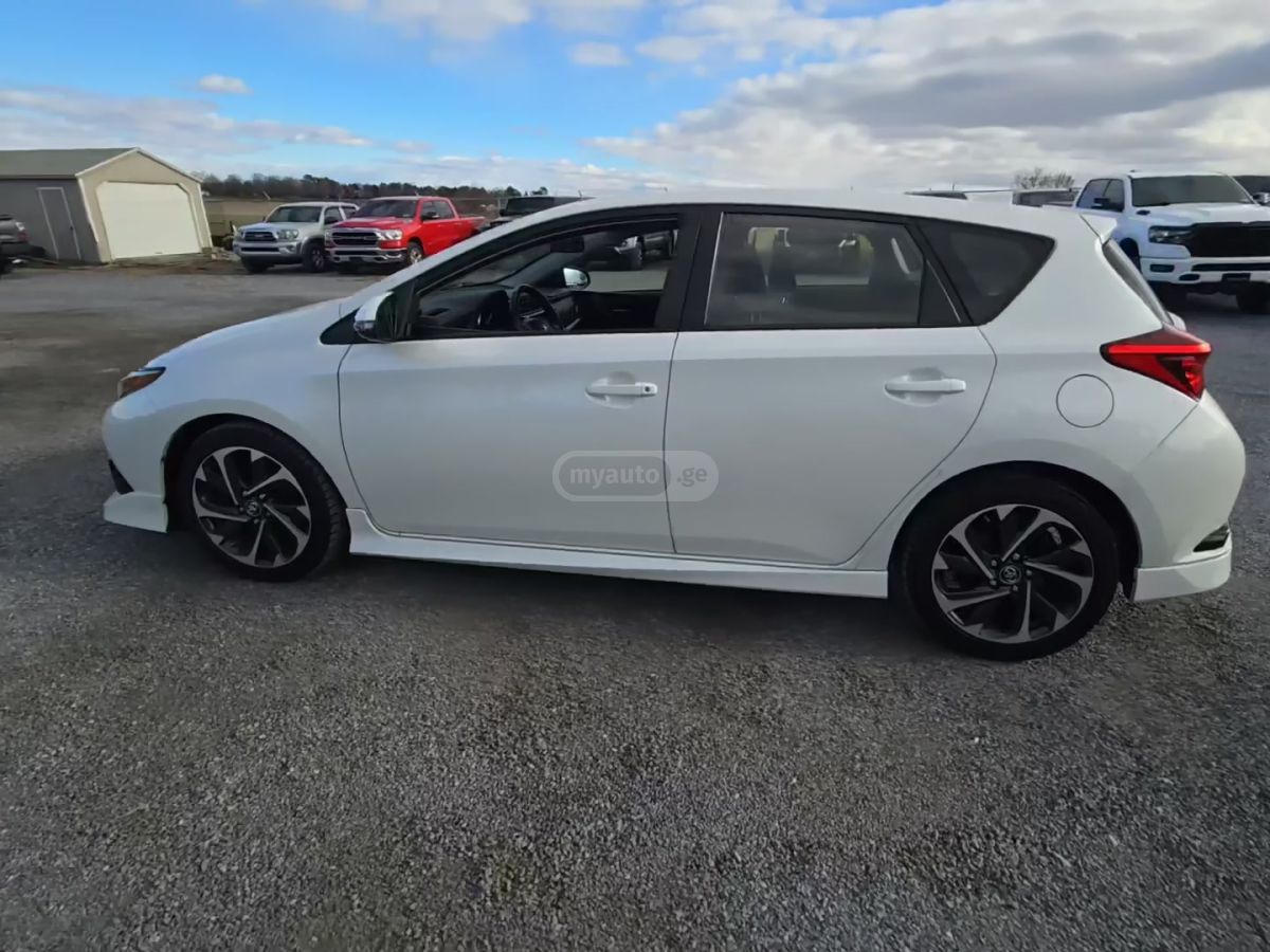 Toyota Corolla 2017 — photo 2