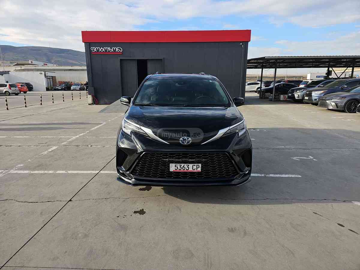 Toyota Sienna 2021 — photo 2
