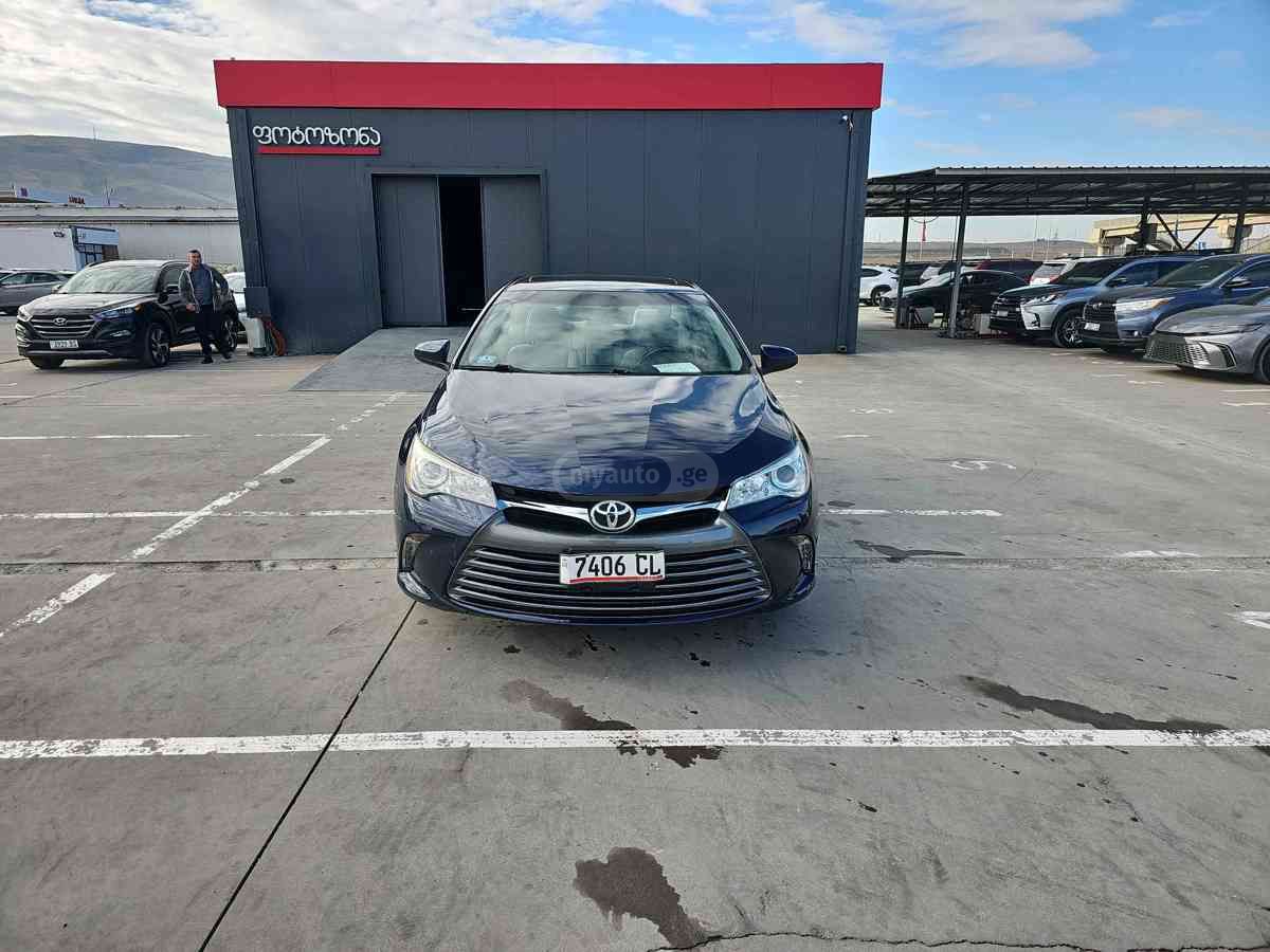 Toyota Camry 2016 — photo 2