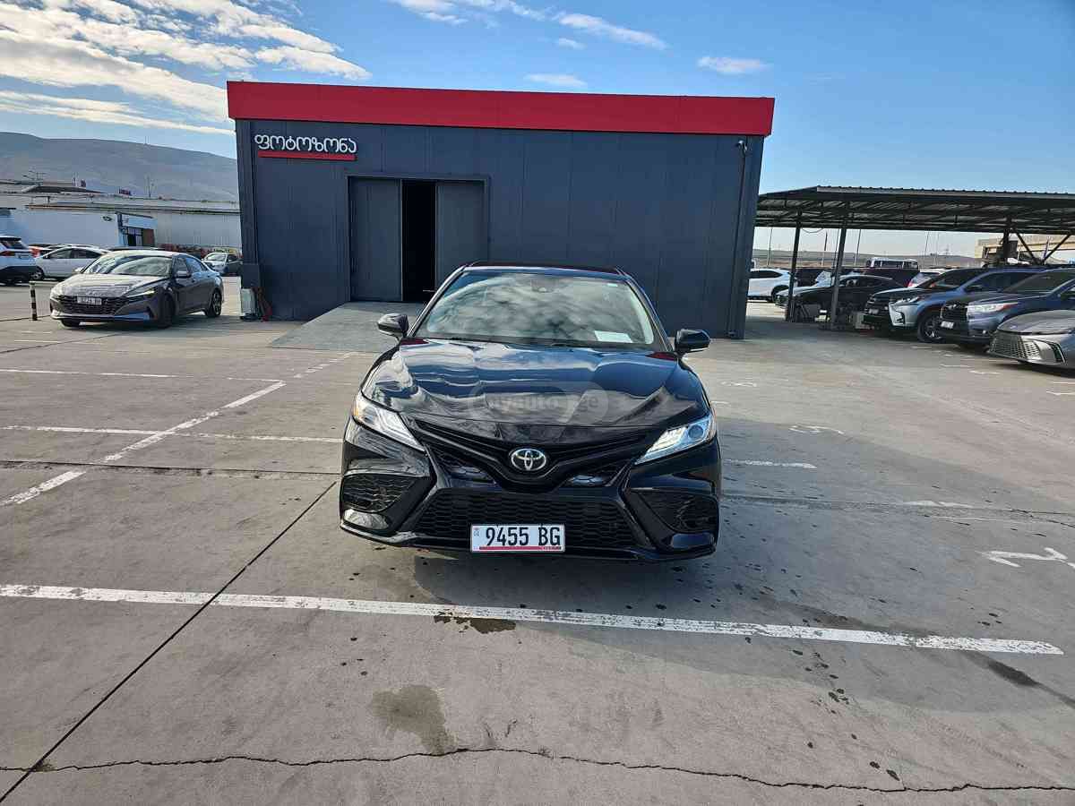 Toyota Camry 2020 — photo 2