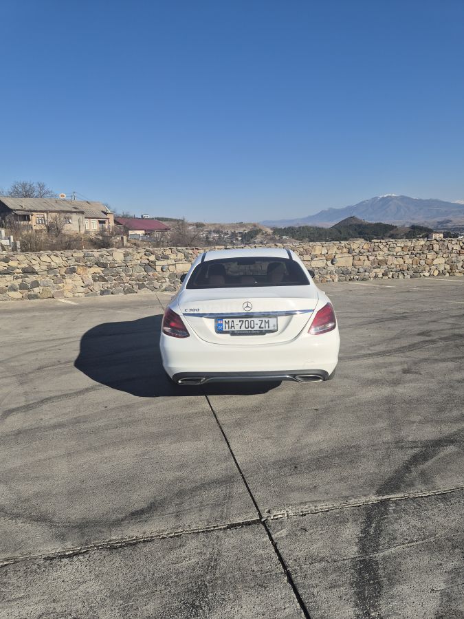 Mercedes-Benz C 300 2015 — photo 2