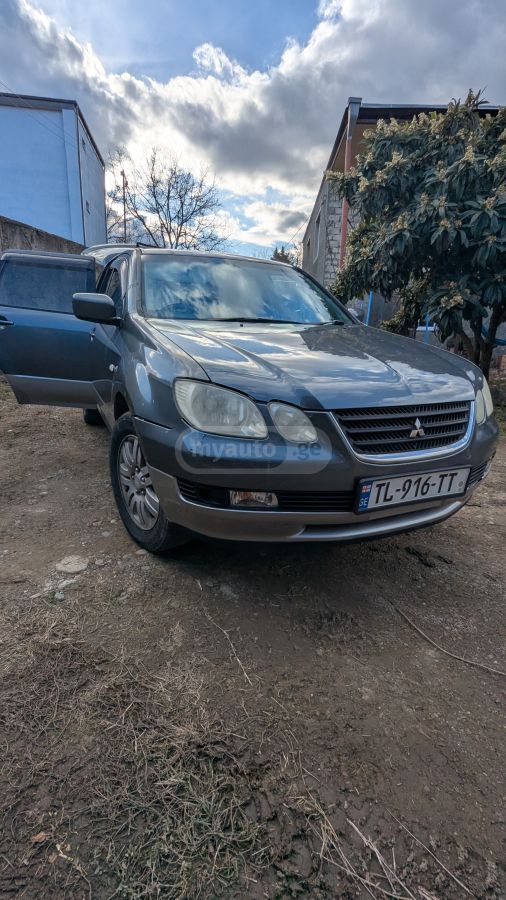 Mitsubishi Airtrek 2001 — photo 2