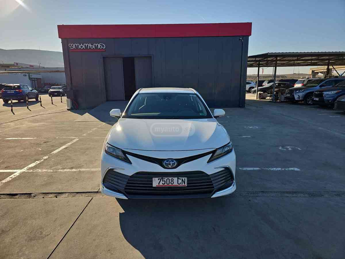 Toyota Camry 2022 — photo 2