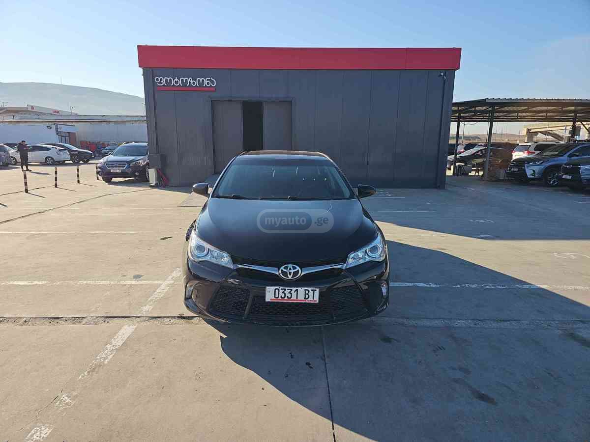 Toyota Camry 2017 — photo 2
