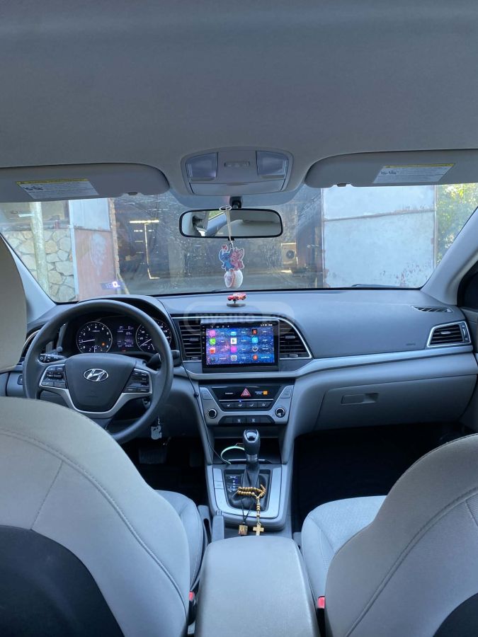 Hyundai Elantra 2017 — photo 2