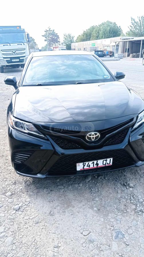 Toyota Camry 2019 — photo 2
