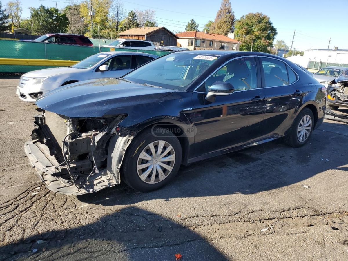 Toyota Camry 2019 — photo 2