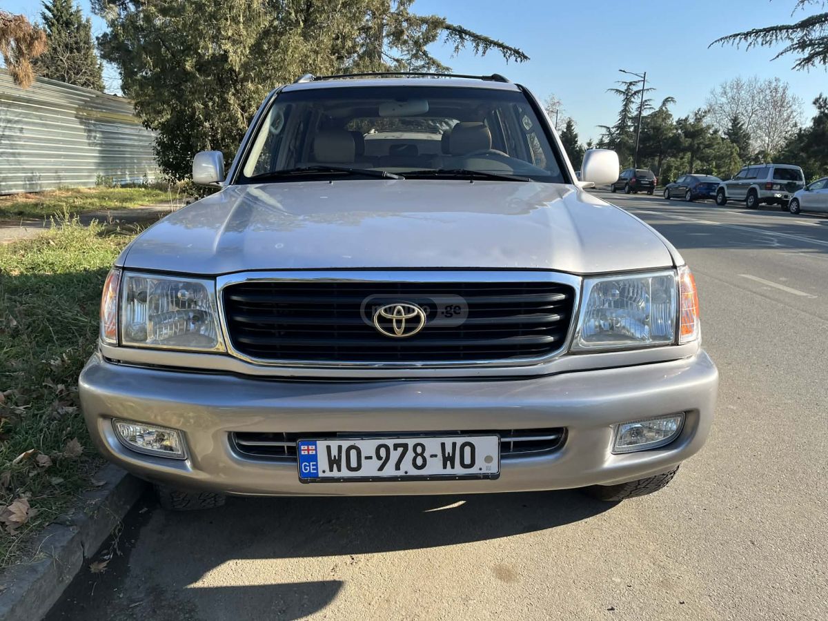 Toyota Land Cruiser 2002 — photo 2