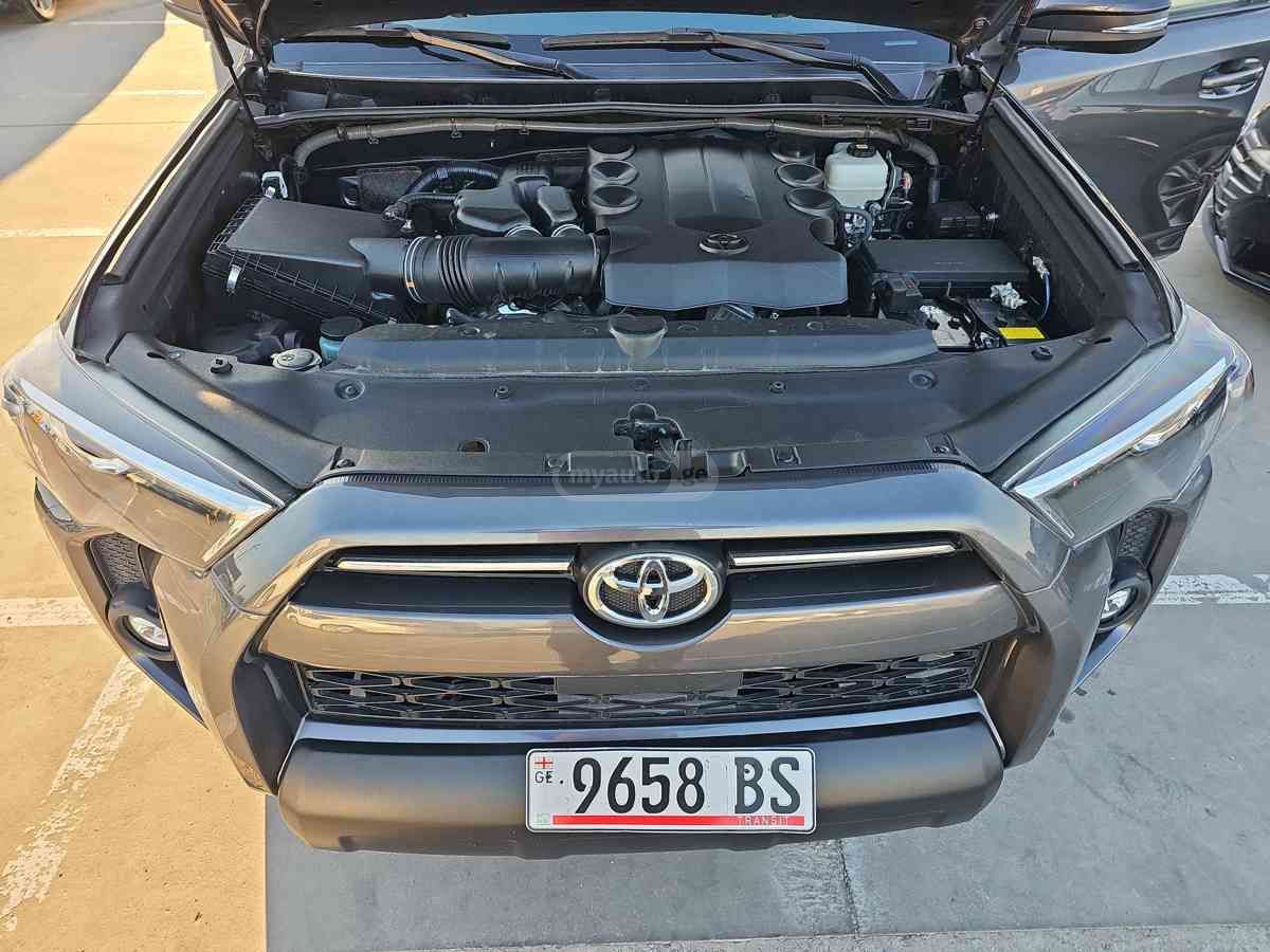 Toyota 4Runner 2023 — photo 2