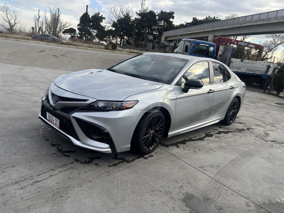 Toyota Camry 2022 — photo 2