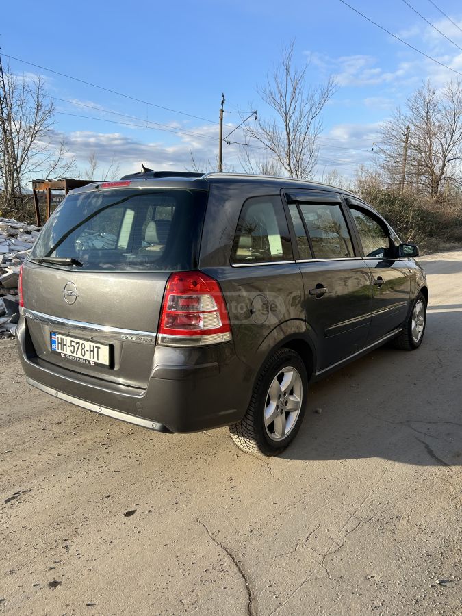 Opel Zafira 2009 — photo 2