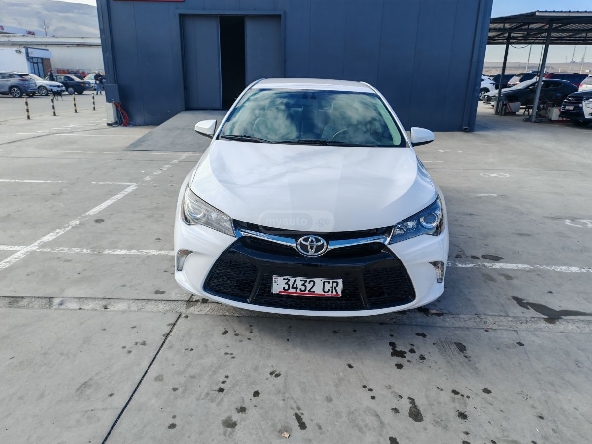 Toyota Camry 2015 — photo 2