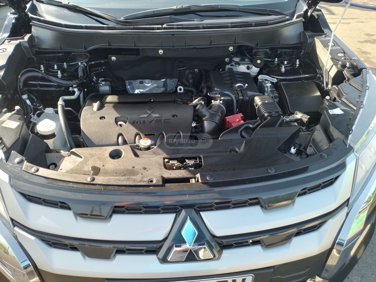Mitsubishi Outlander Sport 2022 — photo 2