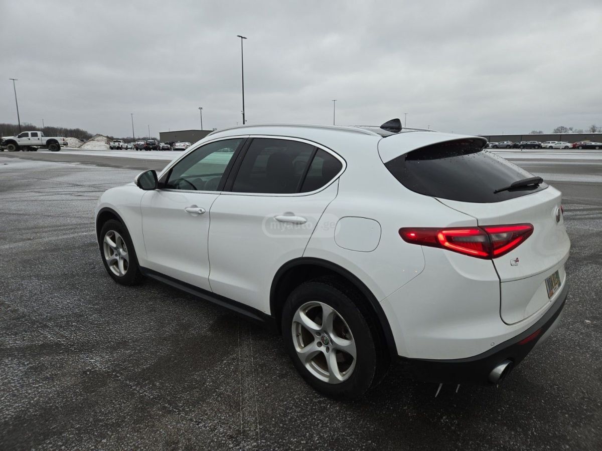 Alfa Romeo Stelvio 2018 — photo 2