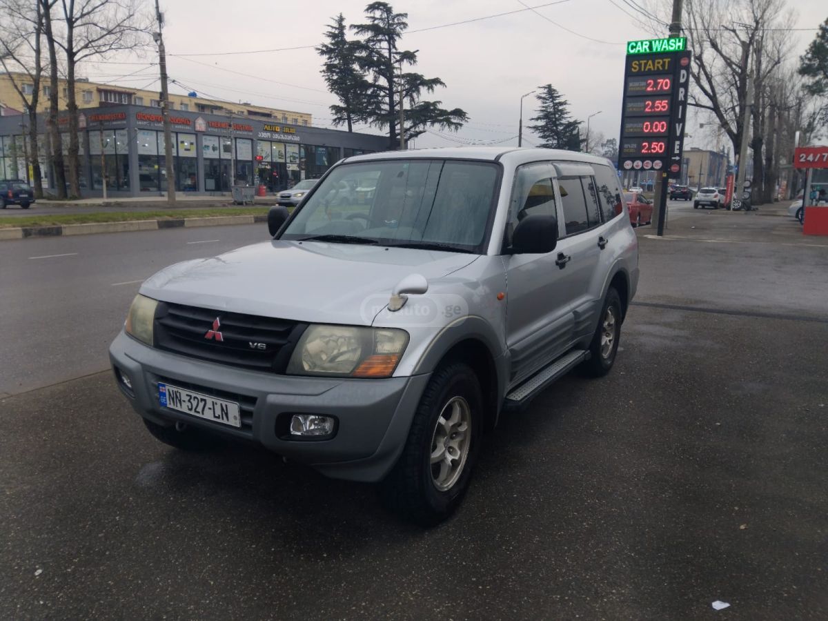 Mitsubishi Pajero 2001 — photo 2