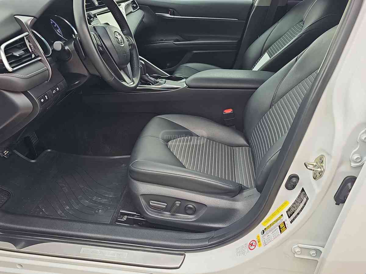 Toyota Camry 2018 — photo 2