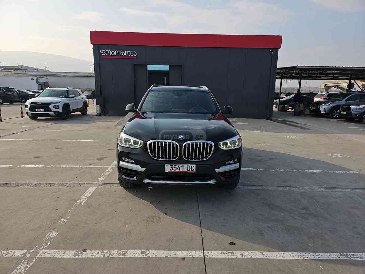 BMW X3 2019 — photo 2