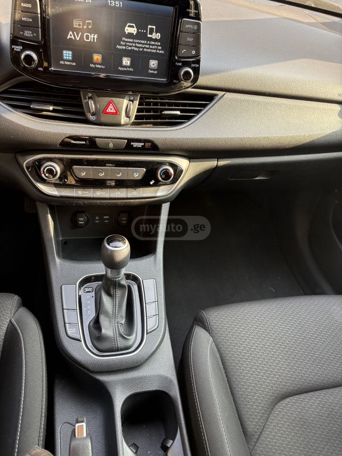Hyundai Elantra GT 2018 — photo 2