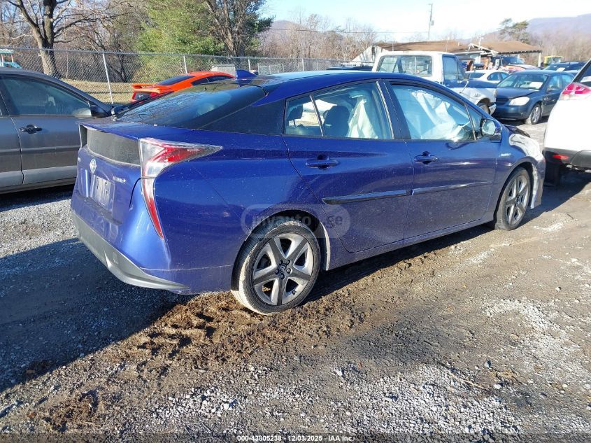 Toyota Prius 2017 — photo 2