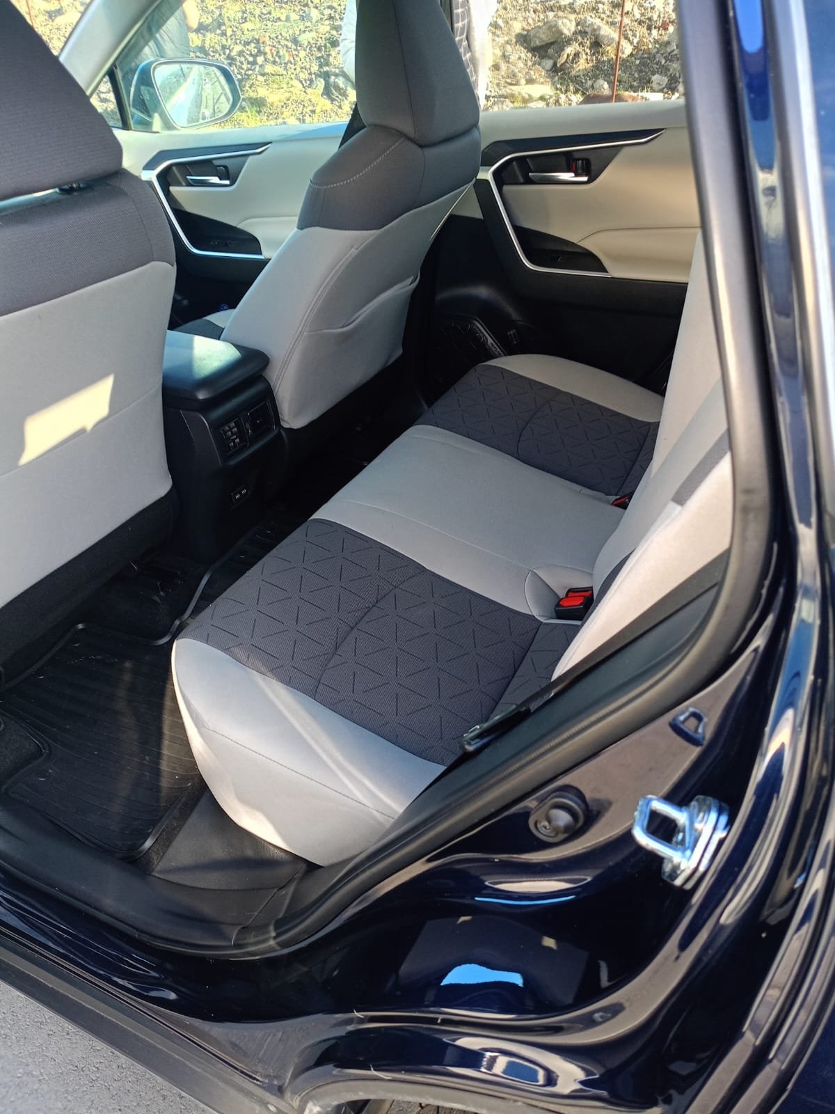 Toyota RAV 4 2023 — photo 2