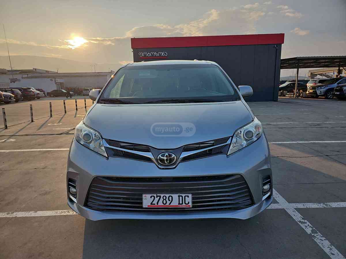 Toyota Sienna 2015 — photo 2