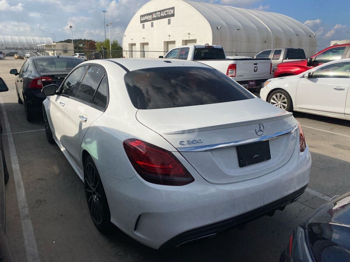 Mercedes-Benz C 300 2019 — photo 2