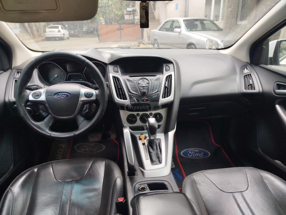 Ford Focus 2013 — photo 2