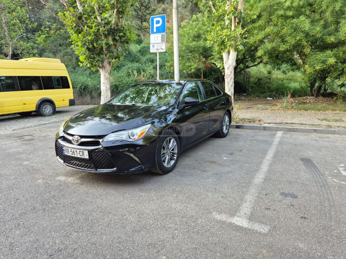 Toyota Camry 2017 — photo 2