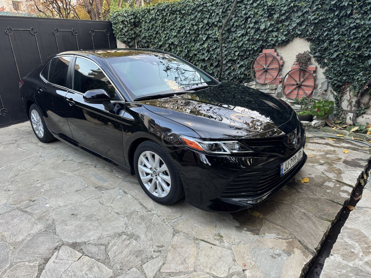 Toyota Camry 2020 — photo 2